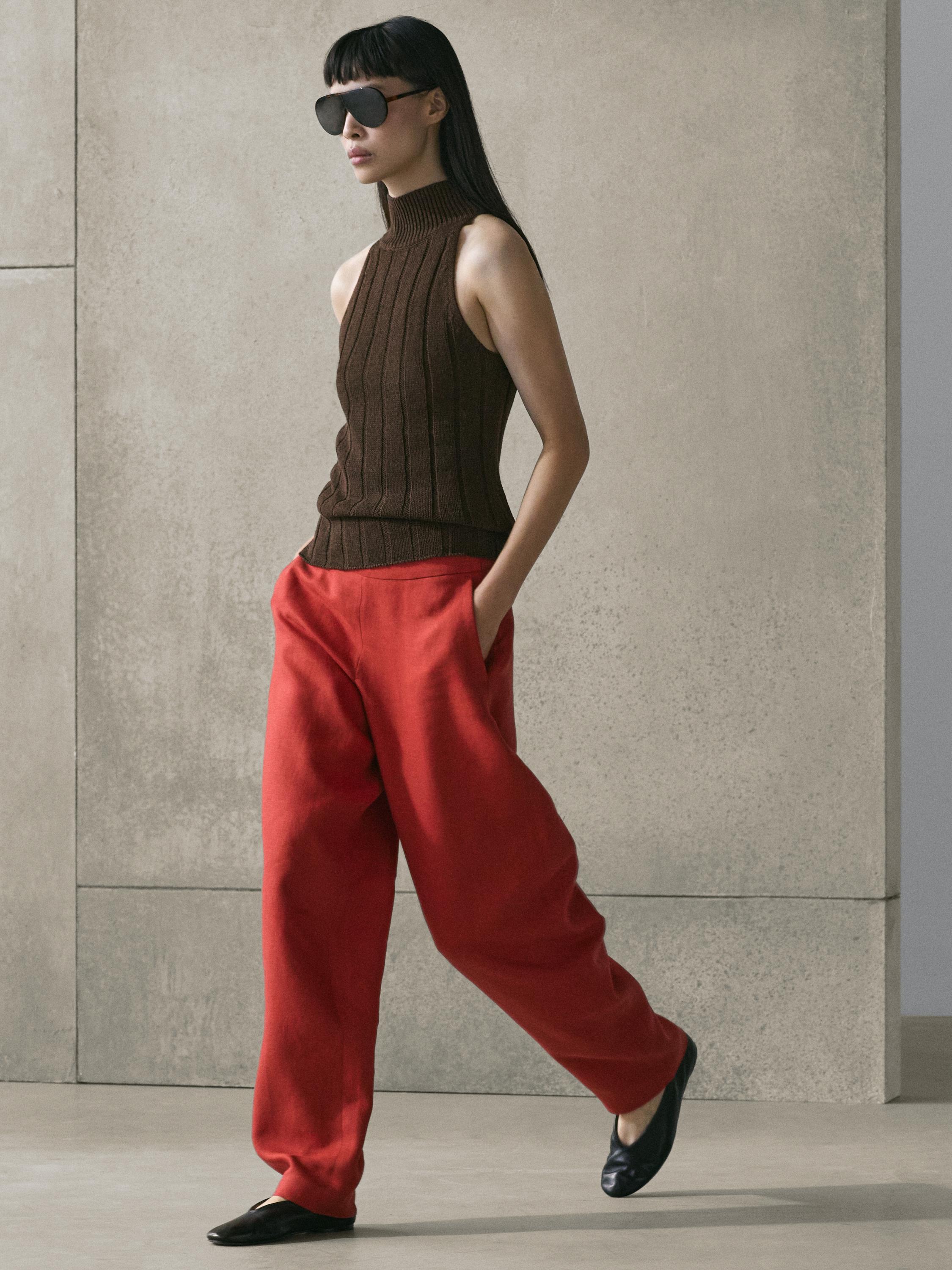 Voluminous linen trousers